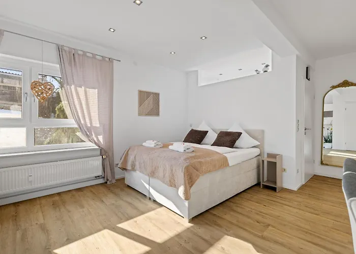 Goldcream - Modern - Netflix - Free Parking Günzburg