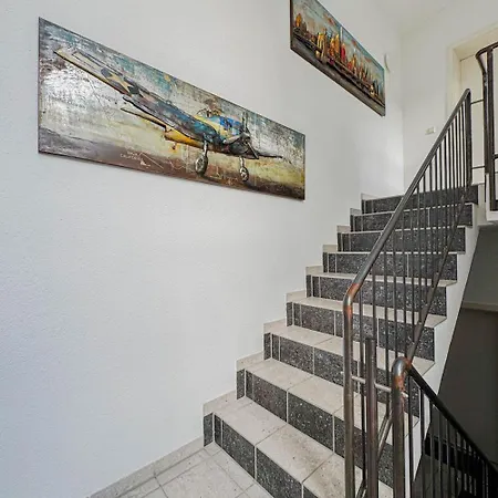 Goldcream - Modern - Netflix - Free Parking Apartment Guenzburg
