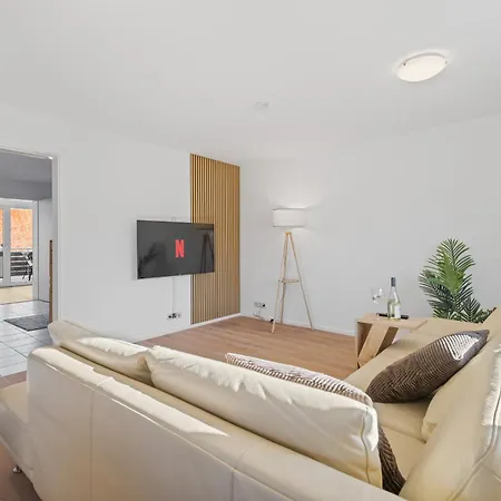 Goldcream - Modern - Netflix - Free Parking Apartment Guenzburg