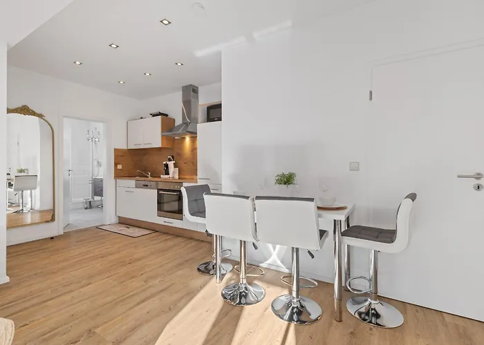 Goldcream - Modern - Netflix - Free Parking Daire